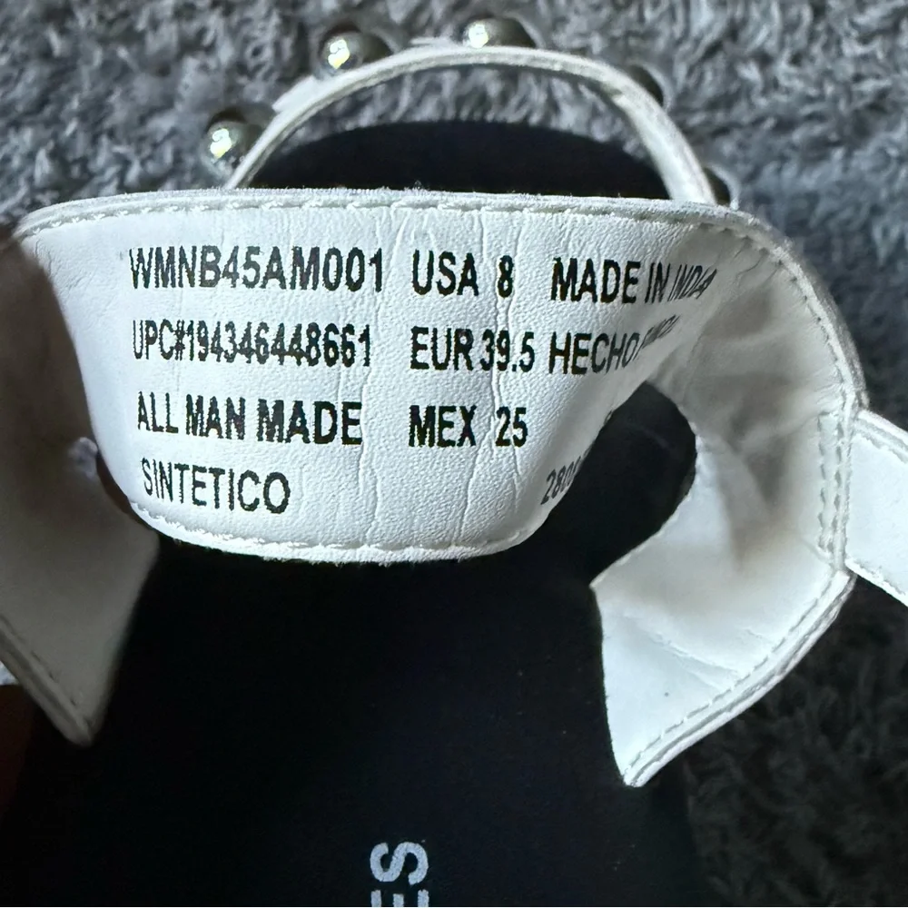 No Boundaries Women's Cream Sandals‎ Silver Studs Women’s 8 Adjustable Strap New